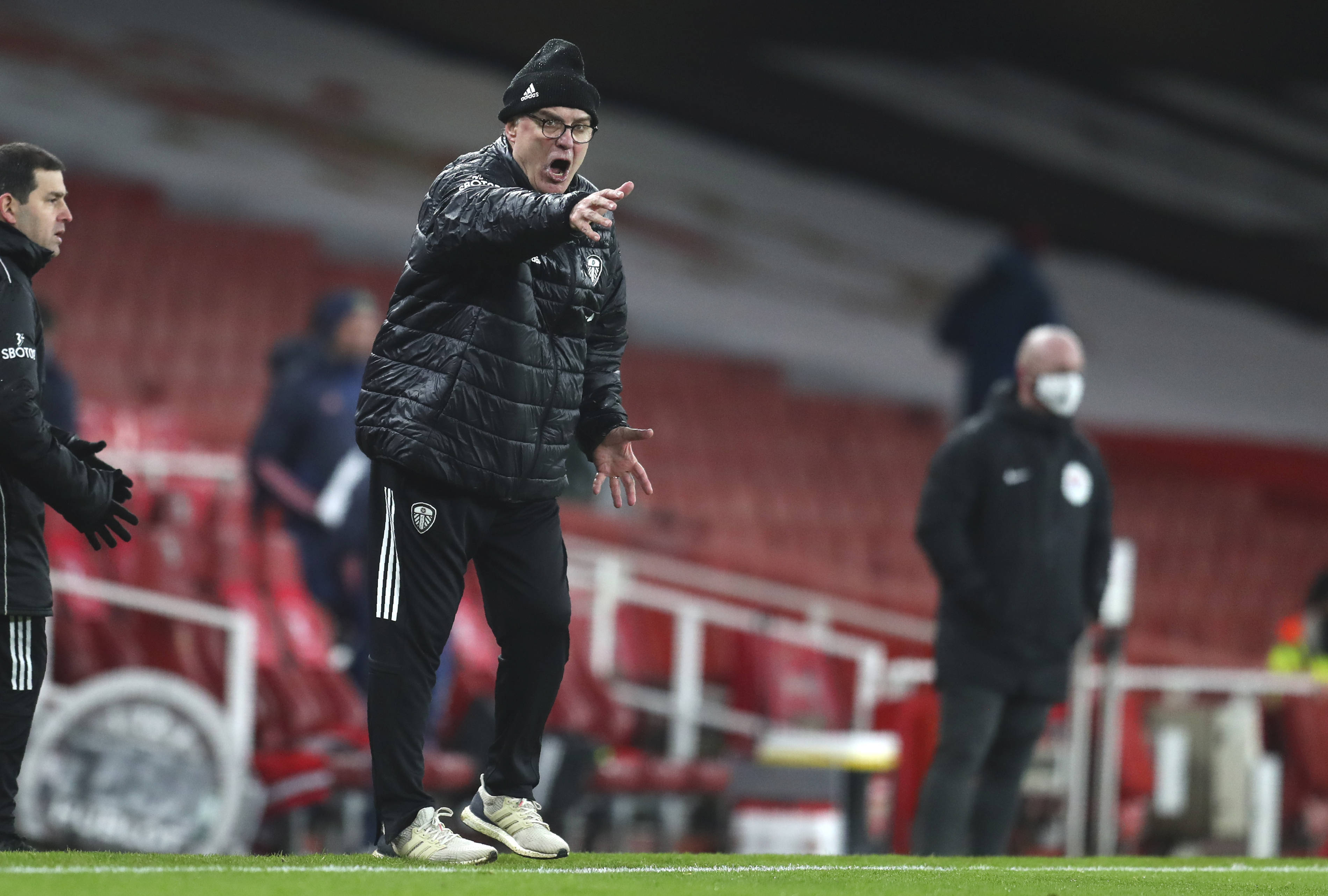 从争论背后 从争论背后